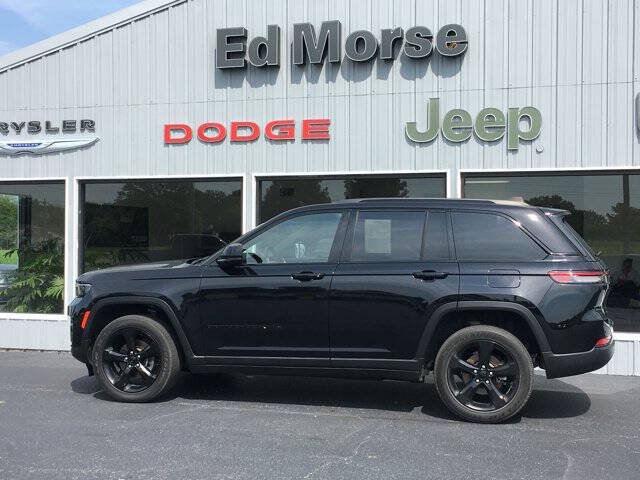 Used 2023 Jeep Grand Cherokee Altitude AWD/4WD image 6