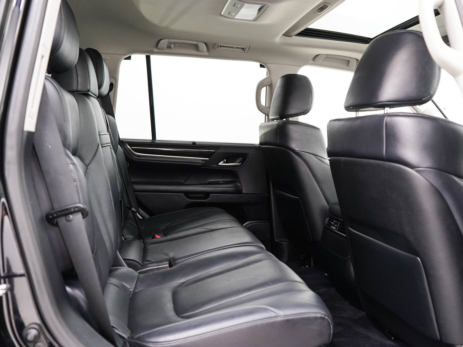Used 2018 Lexus LX 570 4WD image 14