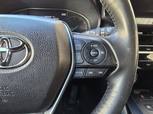 Used 2022 Toyota Venza XLE image 27