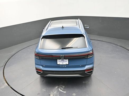 New 2026 Volkswagen Taos SE image 15