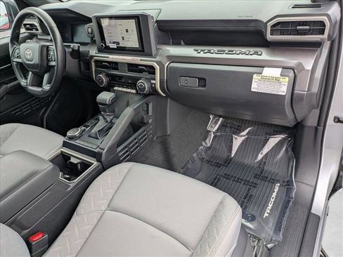 Certified 2025 Toyota Tacoma SR5 AWD/4WD image 21