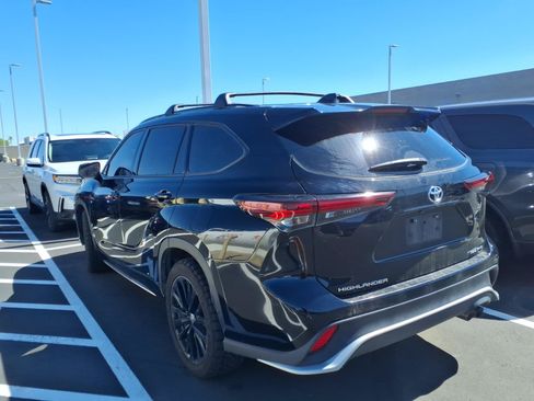 Used 2024 Toyota Highlander XSE AWD/4WD image 4