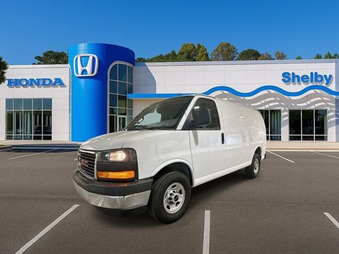 Used 2024 GMC Savana 2500 w/ Driver Convenience Package image 4