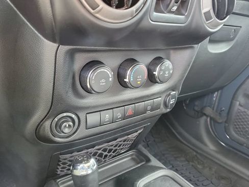 Used 2017 Jeep Wrangler Unlimited Sport AWD/4WD image 28