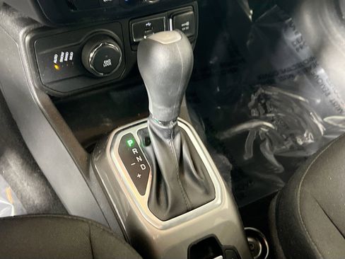 Used 2022 Jeep Renegade Latitude w/ Convenience Group image 17