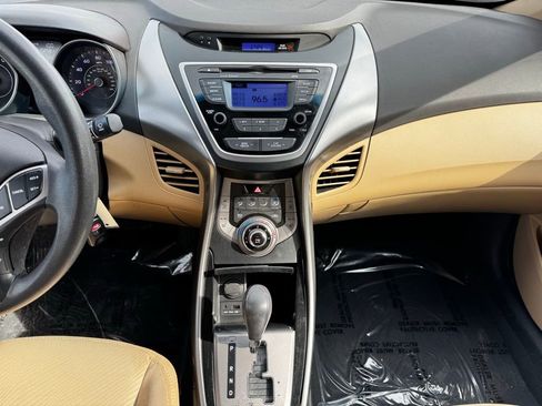 Used 2013 Hyundai Elantra GLS w/ Preferred Pkg image 2