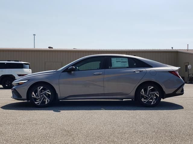 Certified 2025 Hyundai Elantra SEL FWD image 3