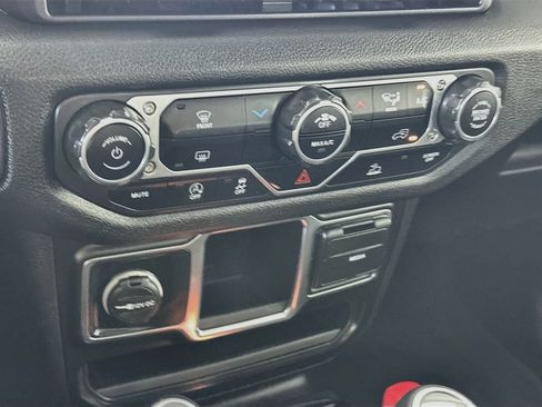 Used 2024 Jeep Gladiator Sport AWD/4WD image 18