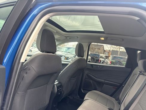 Used 2022 Ford Escape SE w/ SE Sport Appearance Package image 16