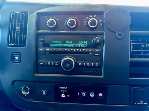 Used 2017 Chevrolet Express 3500 LT w/ LT Preferred Equipment Group RWD image 13