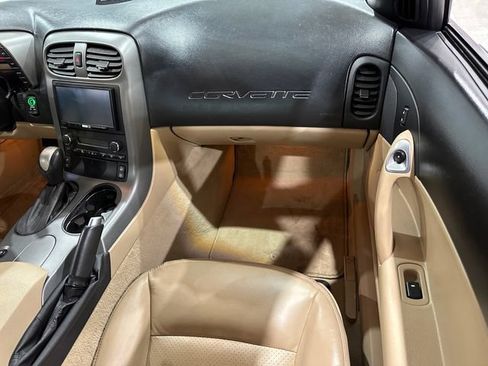 Used 2007 Chevrolet Corvette Coupe w/ Preferred Equipment Group RWD image 13