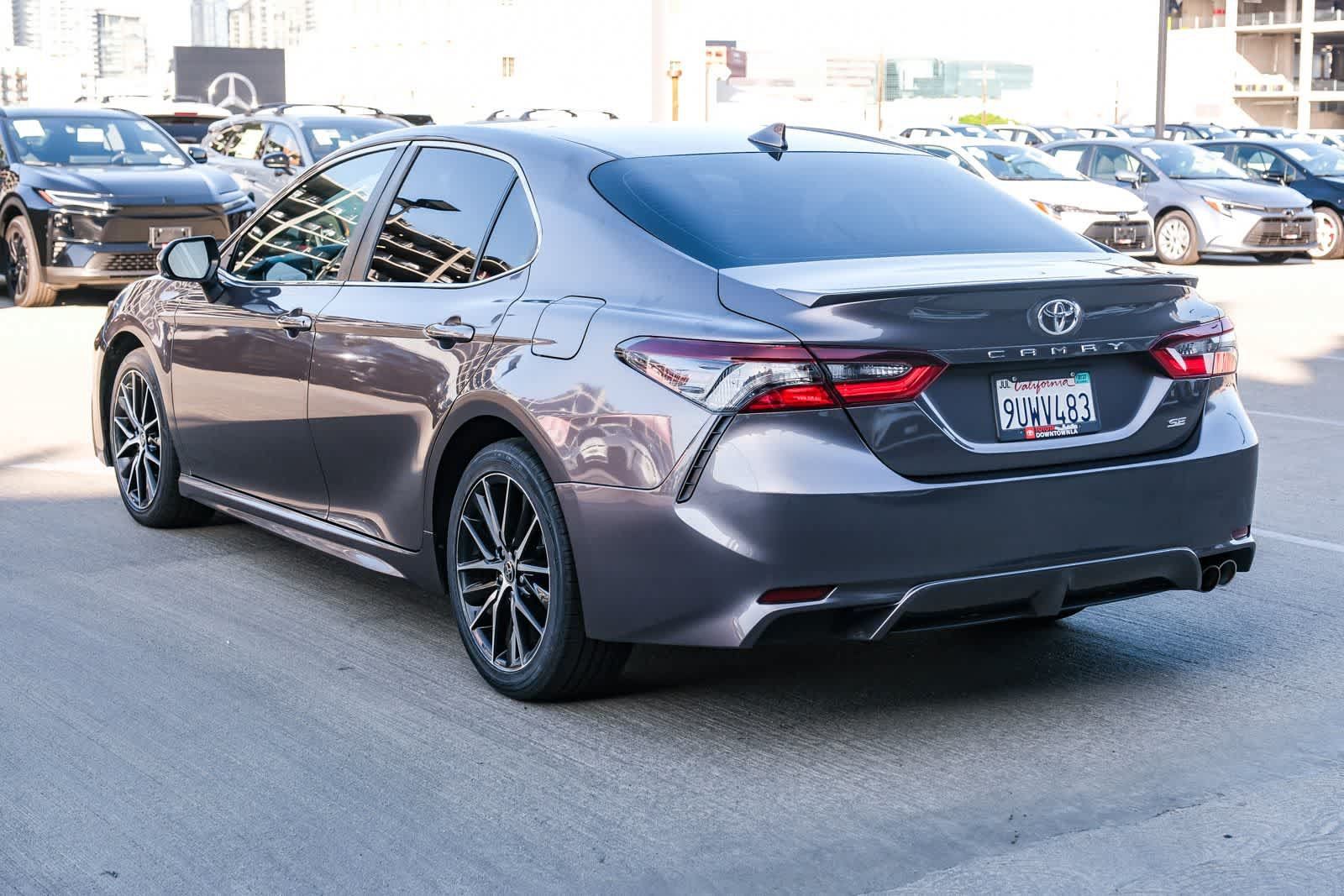 Used 2022 Toyota Camry SE FWD image 6