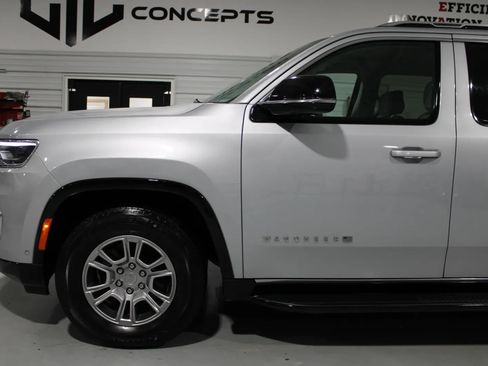 Used 2023 Jeep Wagoneer 4WD image 7