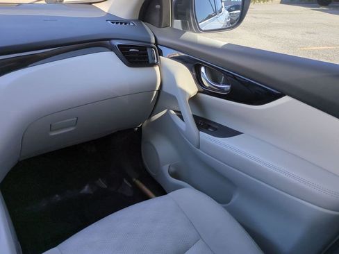 Used 2020 Nissan Rogue Sport SV image 17