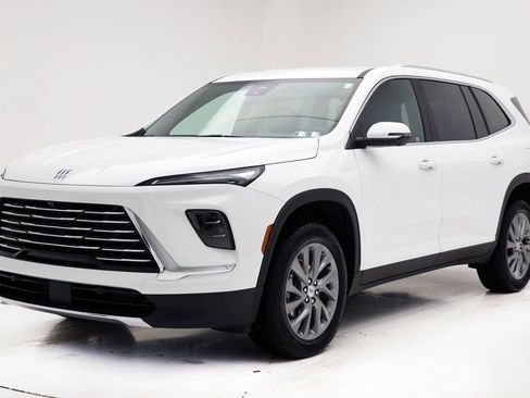 Used 2025 Buick Enclave Preferred image 2