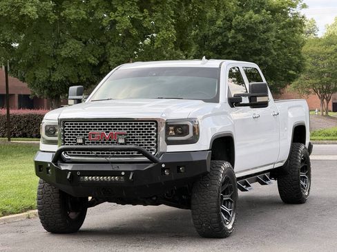 Used 2015 GMC Sierra 2500 Denali w/ Duramax Plus Package AWD/4WD image 2