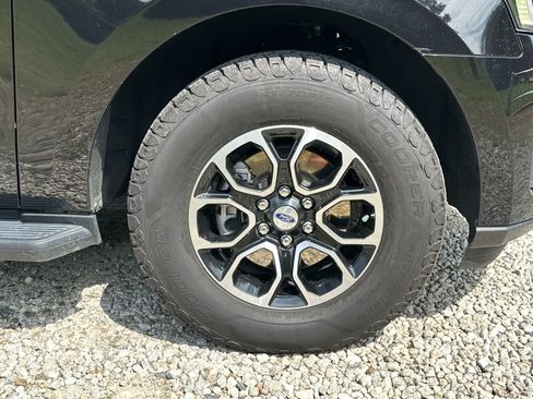 Used 2024 Ford Expedition Max XLT image 12