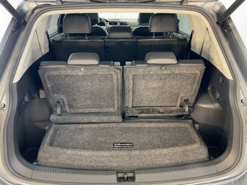 Used 2024 Volkswagen Tiguan SE image 33