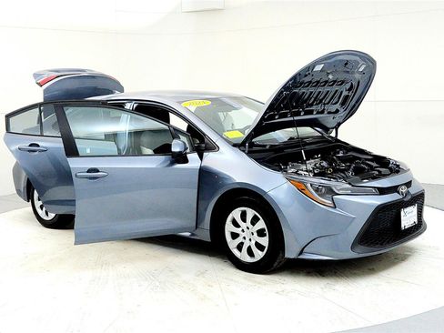 Used 2021 Toyota Corolla LE image 12