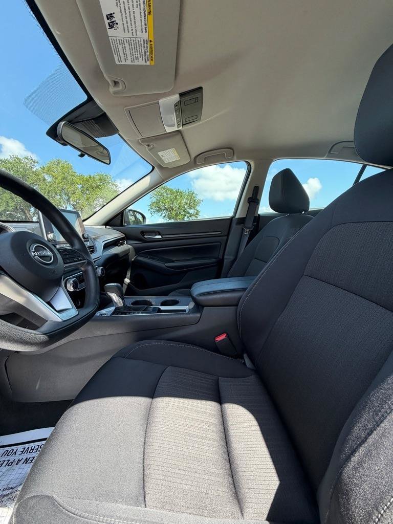 Used 2025 Nissan Altima 2.5 SV FWD image 10