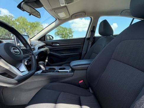 Used 2025 Nissan Altima 2.5 SV FWD image 10