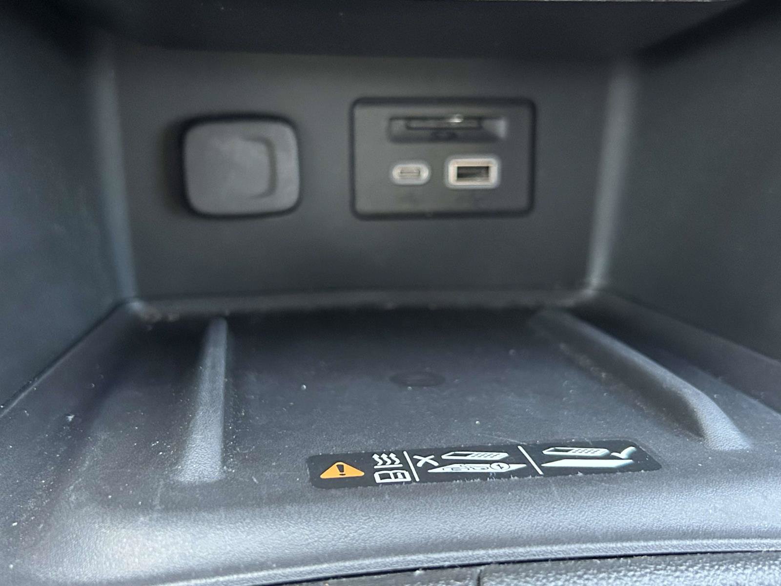 Used 2023 GMC Acadia AT4 w/ Technology Package AWD/4WD image 25