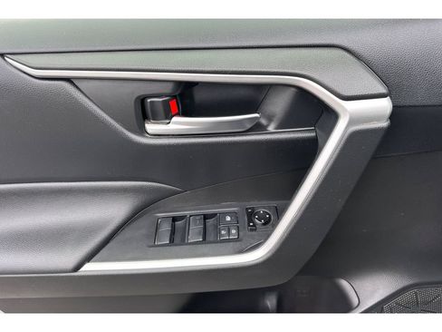 Used 2020 Toyota RAV4 XLE w/ Convenience Package AWD/4WD image 11