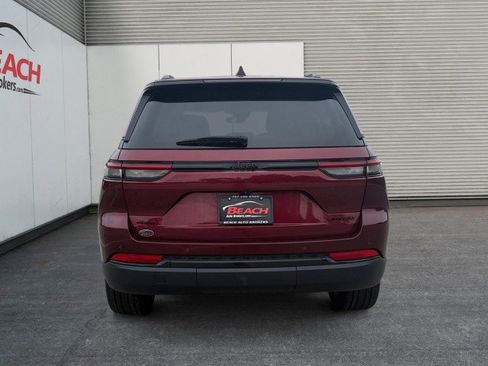 Used 2023 Jeep Grand Cherokee Limited w/ Black Appearance Package image 15