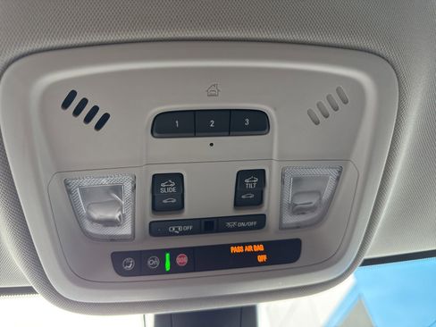 Used 2018 Chevrolet Traverse Premier image 32