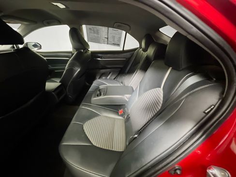 Used 2021 Toyota Camry SE image 28