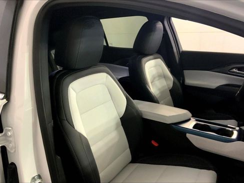 Used 2025 Chevrolet Equinox EV LT FWD image 7