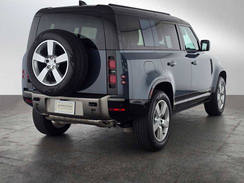 Used 2025 Land Rover Defender 110 X-Dynamic SE image 5