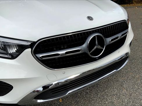 Used 2024 Mercedes-Benz GLC 300 4MATIC w/ Driver Assistance Package image 29