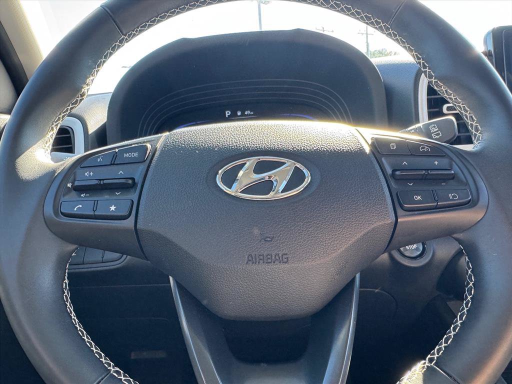 Used 2025 Hyundai Venue Limited FWD image 15