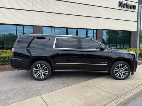 Used 2019 GMC Yukon XL Denali w/ Denali Ultimate Package image 2