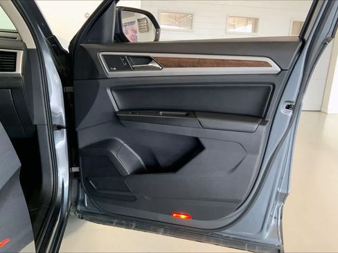 Used 2018 Volkswagen Atlas SEL Premium AWD/4WD image 25