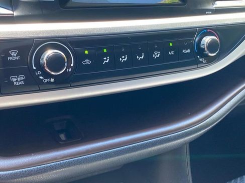Used 2019 Toyota Highlander LE FWD image 26