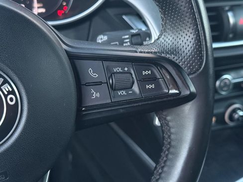 Used 2022 Alfa Romeo Stelvio Sprint image 40