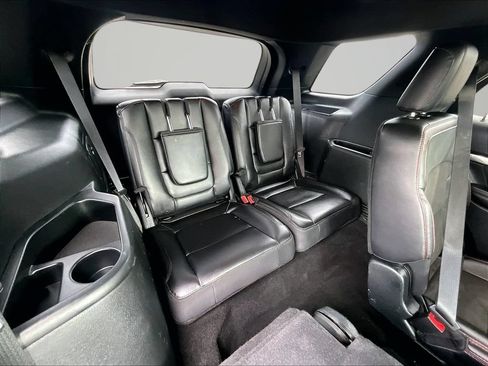 Used 2019 Ford Explorer XLT w/ XLT Sport Appearance Package AWD/4WD image 29