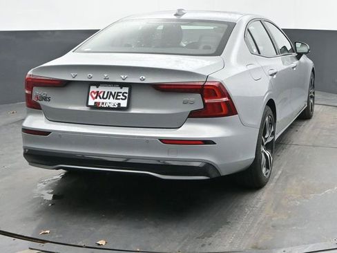 Used 2025 Volvo S60 B5 Core image 8