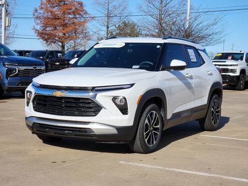 New 2026 Chevrolet TrailBlazer LT w/ Driver Confidence Package image 2
