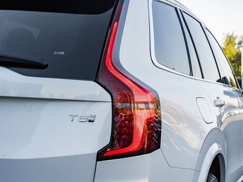 Used 2025 Volvo XC90 T8 Plus w/ Protection Package Premier image 6