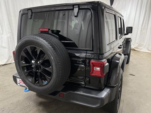 Used 2022 Jeep Wrangler Unlimited Sahara AWD/4WD image 7