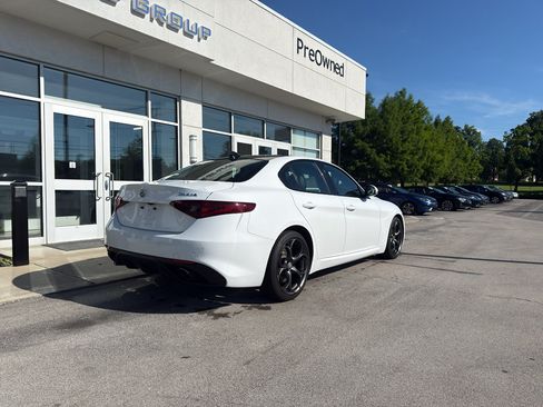 Used 2018 Alfa Romeo Giulia Ti Sport w/ Quick Order Package 22S Sport AWD/4WD image 3