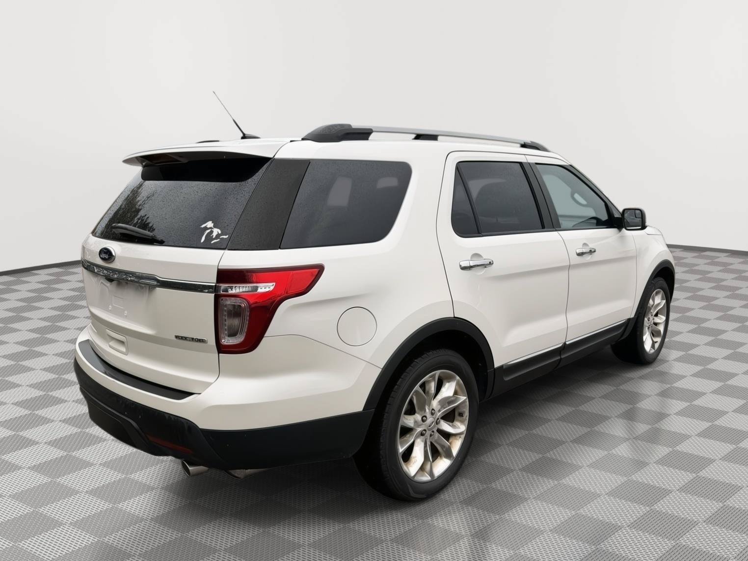 Used 2014 Ford Explorer XLT w/ Equipment Group 202A FWD image 5