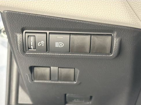 Certified 2025 Toyota Corolla Cross LE w/ Moonroof Package FWD image 15