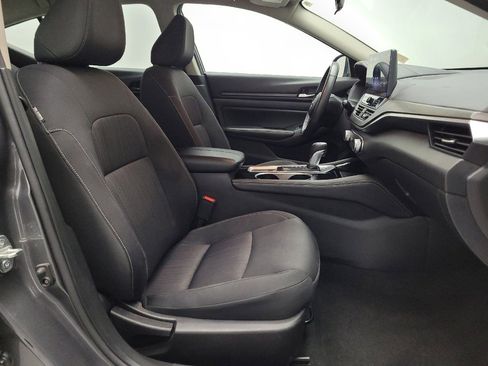 Used 2024 Nissan Altima 2.5 SV w/ SV Premium Package image 21
