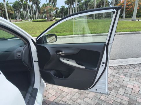 Used 2011 Toyota Corolla S FWD image 28