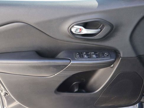 Used 2015 Jeep Cherokee Limited image 7