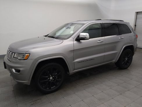Used 2018 Jeep Grand Cherokee Overland AWD/4WD image 2